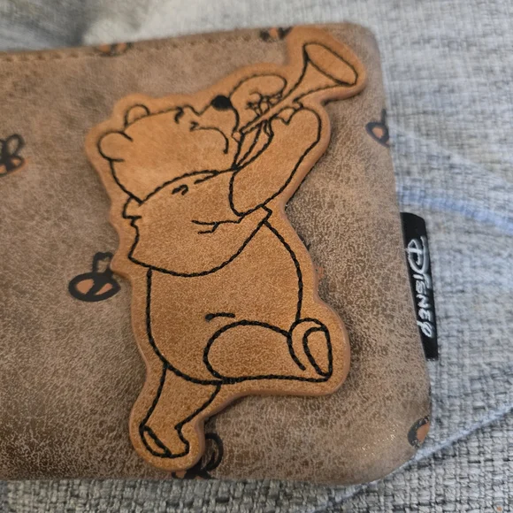 RARE Loungefly Disney Winnie the Pooh Bees Coin Purse - BoxLunch Exclusive - Picture 7 of 10